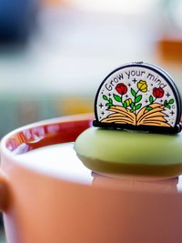 Book "Open Your Mind" Tea Strainer 